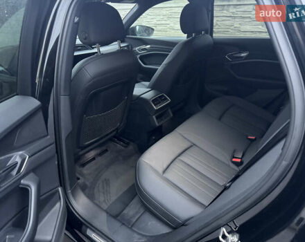 Чорний Ауді E-Tron, об'ємом двигуна 0 л та пробігом 142 тис. км за 29950 $, фото 11 на Automoto.ua