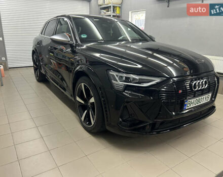Чорний Ауді E-Tron, об'ємом двигуна 0 л та пробігом 57 тис. км за 41500 $, фото 2 на Automoto.ua