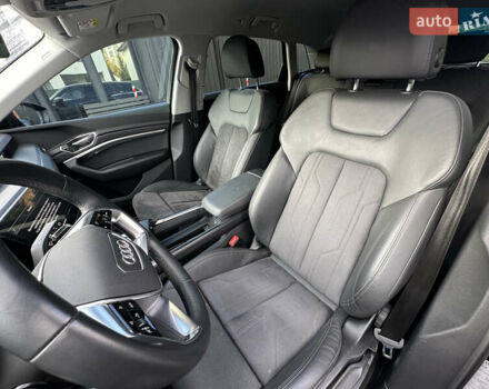 Черный Ауди E-Tron, объемом двигателя 0 л и пробегом 41 тыс. км за 38800 $, фото 16 на Automoto.ua