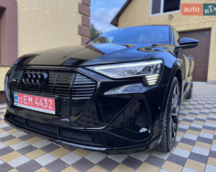 Черный Ауди E-Tron, объемом двигателя 0 л и пробегом 38 тыс. км за 41999 $, фото 8 на Automoto.ua
