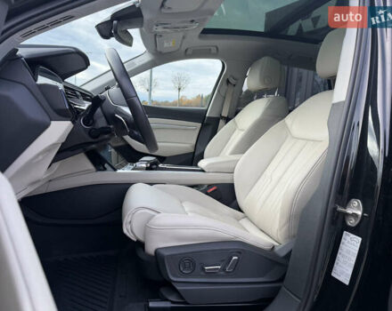 Черный Ауди E-Tron, объемом двигателя 0 л и пробегом 56 тыс. км за 40890 $, фото 20 на Automoto.ua