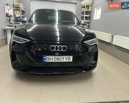 Чорний Ауді E-Tron, об'ємом двигуна 0 л та пробігом 57 тис. км за 41500 $, фото 4 на Automoto.ua