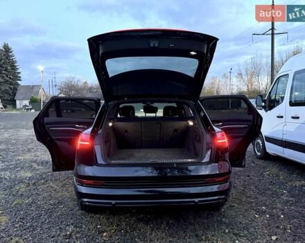 Чорний Ауді E-Tron, об'ємом двигуна 0 л та пробігом 103 тис. км за 36600 $, фото 12 на Automoto.ua