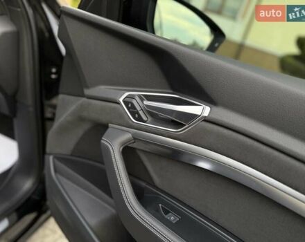 Черный Ауди E-Tron, объемом двигателя 0 л и пробегом 150 тыс. км за 31950 $, фото 71 на Automoto.ua