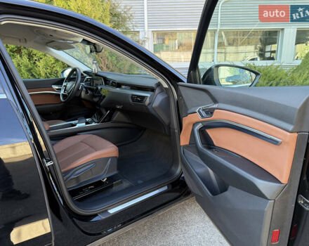 Чорний Ауді E-Tron, об'ємом двигуна 0 л та пробігом 79 тис. км за 29999 $, фото 29 на Automoto.ua