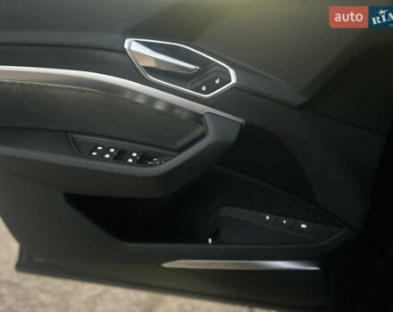 Чорний Ауді E-Tron, об'ємом двигуна 0 л та пробігом 57 тис. км за 41500 $, фото 48 на Automoto.ua