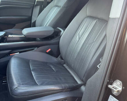 Черный Ауди E-Tron, объемом двигателя 0 л и пробегом 129 тыс. км за 27777 $, фото 14 на Automoto.ua