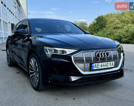 Чорний Ауді E-Tron, об'ємом двигуна 0 л та пробігом 55 тис. км за 41000 $, фото 3 на Automoto.ua