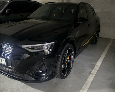 Чорний Ауді E-Tron, об'ємом двигуна 0 л та пробігом 15 тис. км за 48000 $, фото 5 на Automoto.ua