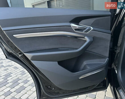 Черный Ауди E-Tron, объемом двигателя 0 л и пробегом 158 тыс. км за 31000 $, фото 46 на Automoto.ua