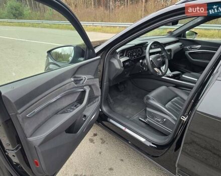 Чорний Ауді E-Tron, об'ємом двигуна 0 л та пробігом 61 тис. км за 47777 $, фото 47 на Automoto.ua