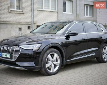 Чорний Ауді E-Tron, об'ємом двигуна 0 л та пробігом 47 тис. км за 32900 $, фото 4 на Automoto.ua