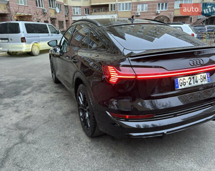 Чорний Ауді E-Tron, об'ємом двигуна 0 л та пробігом 42 тис. км за 54700 $, фото 4 на Automoto.ua