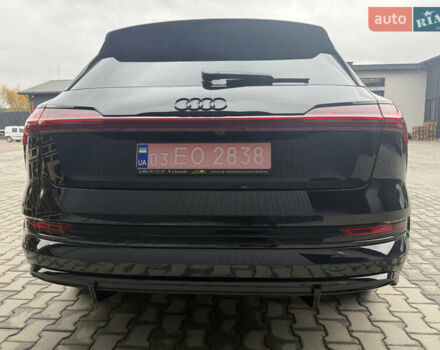 Чорний Ауді E-Tron, об'ємом двигуна 0 л та пробігом 89 тис. км за 35499 $, фото 6 на Automoto.ua
