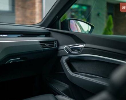 Черный Ауди E-Tron, объемом двигателя 0 л и пробегом 25 тыс. км за 55000 $, фото 45 на Automoto.ua