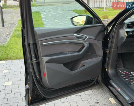 Черный Ауди E-Tron, объемом двигателя 0 л и пробегом 45 тыс. км за 30900 $, фото 24 на Automoto.ua