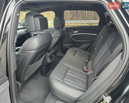 Чорний Ауді E-Tron, об'ємом двигуна 0 л та пробігом 61 тис. км за 47777 $, фото 71 на Automoto.ua