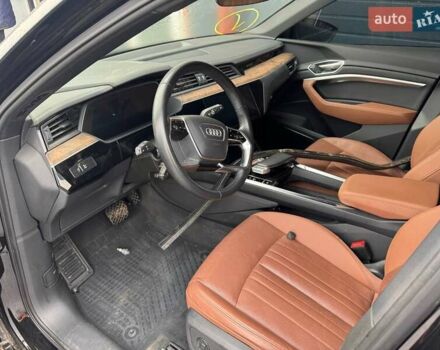 Чорний Ауді E-Tron, об'ємом двигуна 0 л та пробігом 81 тис. км за 25900 $, фото 13 на Automoto.ua
