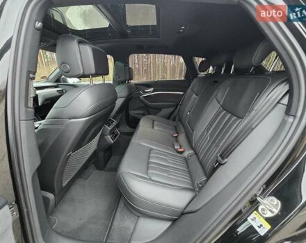 Чорний Ауді E-Tron, об'ємом двигуна 0 л та пробігом 61 тис. км за 47777 $, фото 72 на Automoto.ua