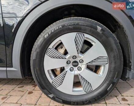 Черный Ауди E-Tron, объемом двигателя 0 л и пробегом 95 тыс. км за 29800 $, фото 16 на Automoto.ua
