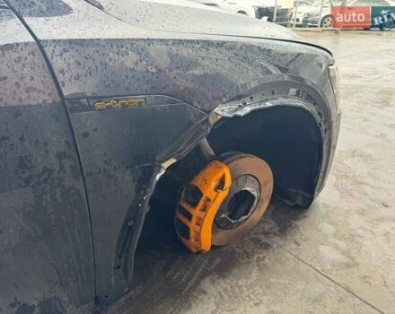 Чорний Ауді E-Tron, об'ємом двигуна 0 л та пробігом 81 тис. км за 25900 $, фото 8 на Automoto.ua