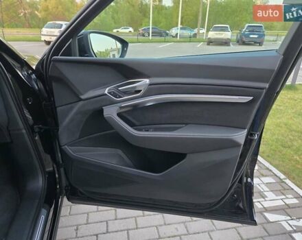 Черный Ауди E-Tron, объемом двигателя 0 л и пробегом 25 тыс. км за 44888 $, фото 50 на Automoto.ua