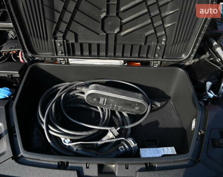 Черный Ауди E-Tron, объемом двигателя 0 л и пробегом 65 тыс. км за 44284 $, фото 21 на Automoto.ua