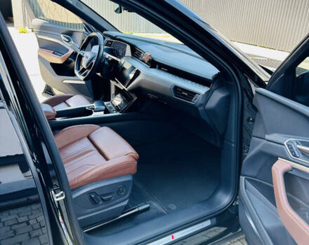 Чорний Ауді E-Tron, об'ємом двигуна 0 л та пробігом 78 тис. км за 42000 $, фото 17 на Automoto.ua