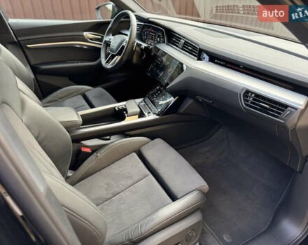 Черный Ауди E-Tron, объемом двигателя 0 л и пробегом 38 тыс. км за 41999 $, фото 11 на Automoto.ua