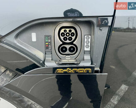 Черный Ауди E-Tron, объемом двигателя 0 л и пробегом 89 тыс. км за 39900 $, фото 21 на Automoto.ua