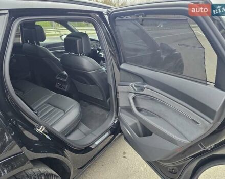 Чорний Ауді E-Tron, об'ємом двигуна 0 л та пробігом 61 тис. км за 47777 $, фото 76 на Automoto.ua