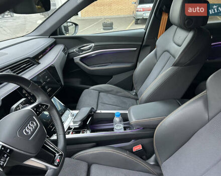Чорний Ауді E-Tron, об'ємом двигуна 0 л та пробігом 23 тис. км за 54900 $, фото 24 на Automoto.ua