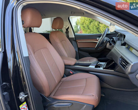 Чорний Ауді E-Tron, об'ємом двигуна 0 л та пробігом 79 тис. км за 29999 $, фото 43 на Automoto.ua