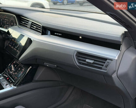 Черный Ауди E-Tron, объемом двигателя 0 л и пробегом 45 тыс. км за 30900 $, фото 45 на Automoto.ua