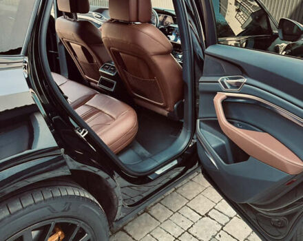 Чорний Ауді E-Tron, об'ємом двигуна 0 л та пробігом 78 тис. км за 42000 $, фото 18 на Automoto.ua