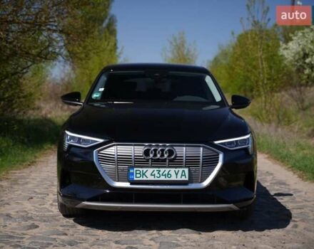 Черный Ауди E-Tron, объемом двигателя 0 л и пробегом 45 тыс. км за 32900 $, фото 1 на Automoto.ua