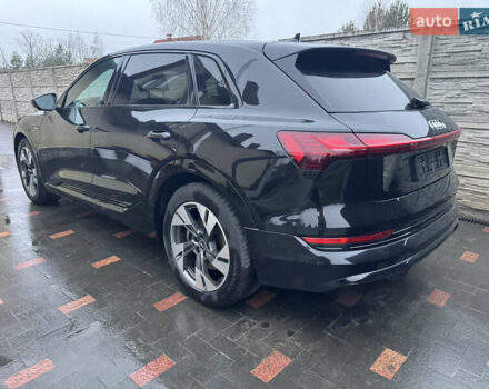 Чорний Ауді E-Tron, об'ємом двигуна 0 л та пробігом 142 тис. км за 29950 $, фото 8 на Automoto.ua