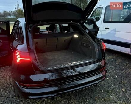 Чорний Ауді E-Tron, об'ємом двигуна 0 л та пробігом 103 тис. км за 36600 $, фото 13 на Automoto.ua