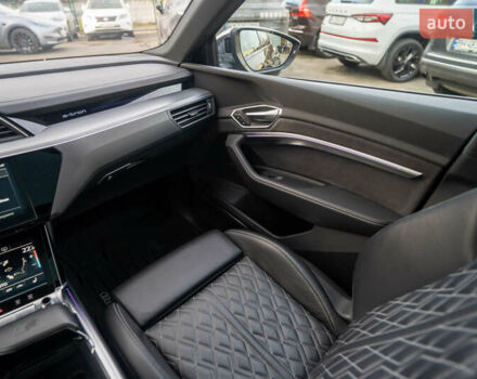 Чорний Ауді E-Tron, об'ємом двигуна 0 л та пробігом 54 тис. км за 45900 $, фото 18 на Automoto.ua