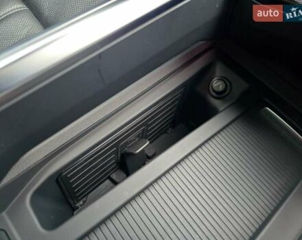 Чорний Ауді E-Tron, об'ємом двигуна 0 л та пробігом 61 тис. км за 47777 $, фото 96 на Automoto.ua