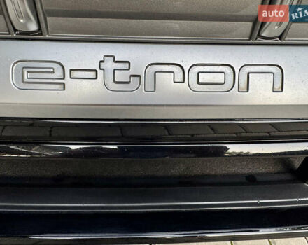 Чорний Ауді E-Tron, об'ємом двигуна 0 л та пробігом 96 тис. км за 30900 $, фото 80 на Automoto.ua