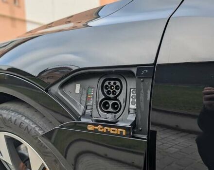 Чорний Ауді E-Tron, об'ємом двигуна 0 л та пробігом 45 тис. км за 41500 $, фото 5 на Automoto.ua
