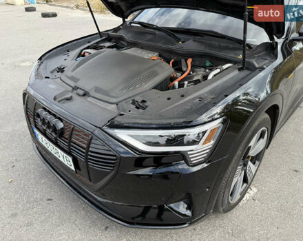 Чорний Ауді E-Tron, об'ємом двигуна 0 л та пробігом 59 тис. км за 35499 $, фото 47 на Automoto.ua