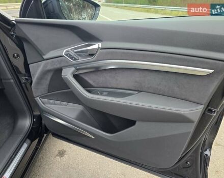 Чорний Ауді E-Tron, об'ємом двигуна 0 л та пробігом 61 тис. км за 47777 $, фото 85 на Automoto.ua