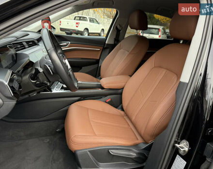 Черный Ауди E-Tron, объемом двигателя 0 л и пробегом 79 тыс. км за 29999 $, фото 51 на Automoto.ua