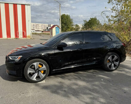 Чорний Ауді E-Tron, об'ємом двигуна 0 л та пробігом 59 тис. км за 35499 $, фото 2 на Automoto.ua