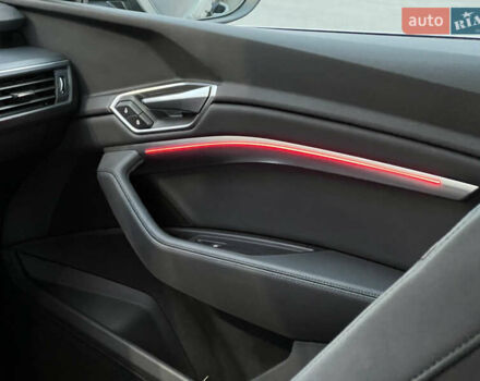 Чорний Ауді E-Tron, об'ємом двигуна 0 л та пробігом 112 тис. км за 33900 $, фото 12 на Automoto.ua