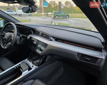 Черный Ауди E-Tron, объемом двигателя 0 л и пробегом 25 тыс. км за 44888 $, фото 49 на Automoto.ua