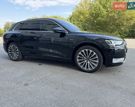 Чорний Ауді E-Tron, об'ємом двигуна 0 л та пробігом 55 тис. км за 41000 $, фото 5 на Automoto.ua