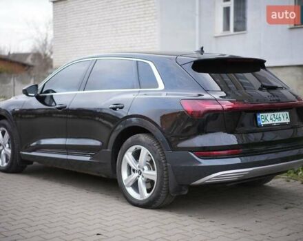 Чорний Ауді E-Tron, об'ємом двигуна 0 л та пробігом 47 тис. км за 32900 $, фото 5 на Automoto.ua